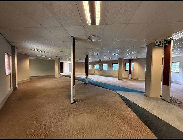 555M² OFFICE TO LET IN PARKTOWN